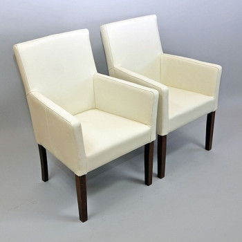 Armlehnstuhl aus Kunstleder mit Holzgestell Theo