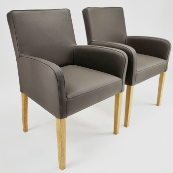 Armlehnstuhl aus Leder mit Holzgestell Alfo